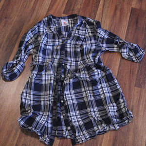 Blank and white gingham style maternity shirt